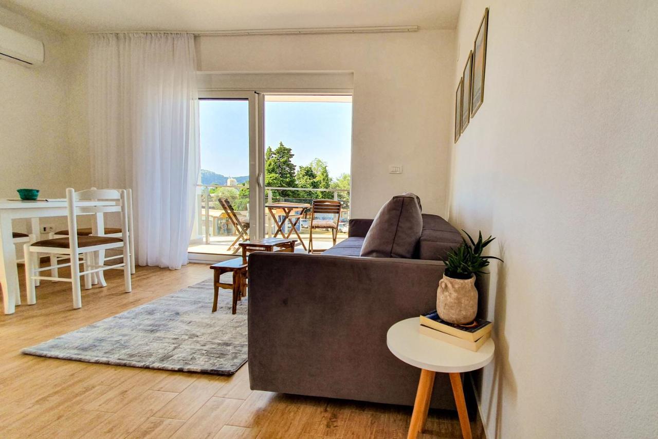 Olav Holiday Apartments บาร์ ภายนอก รูปภาพ